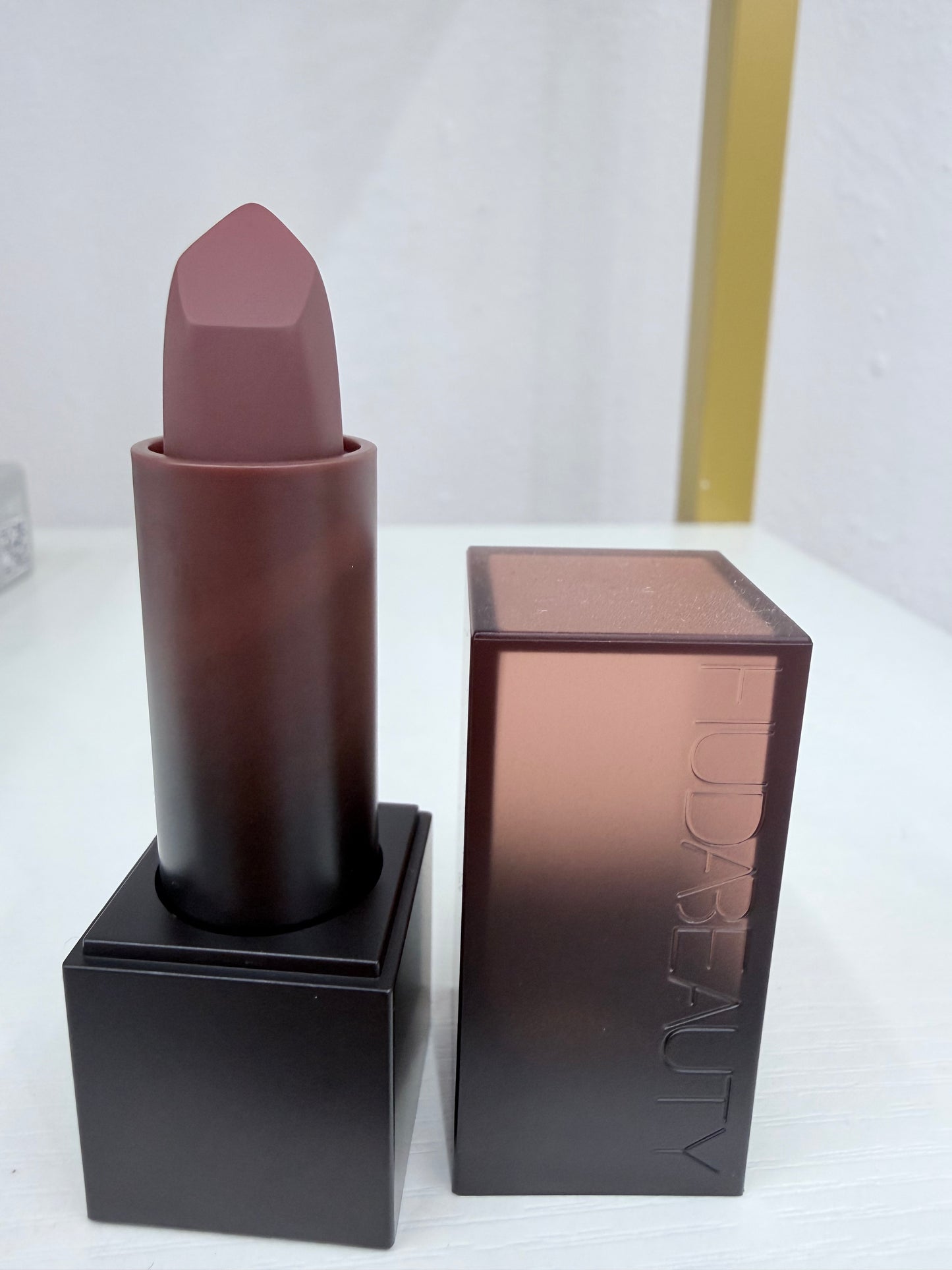 Huda Beauty  Lip Stick - Producto Original Existencias Limitadas
