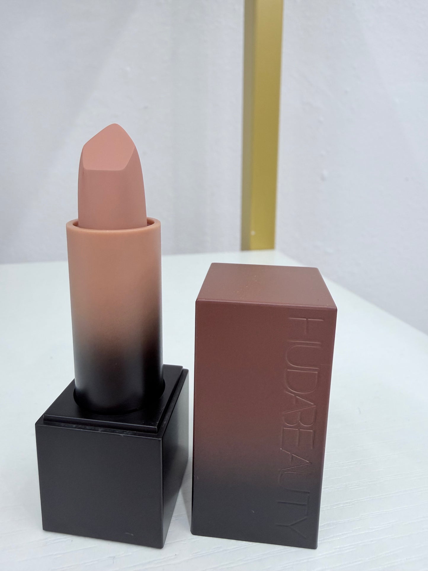 Huda Beauty  Lip Stick - Producto Original Existencias Limitadas