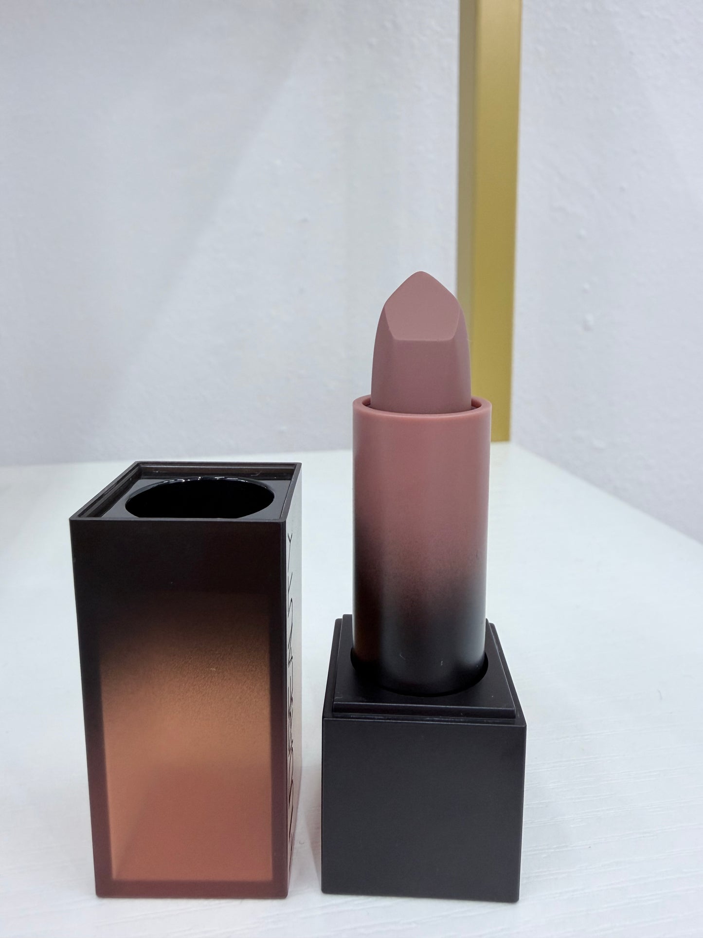 Huda Beauty  Lip Stick - Producto Original Existencias Limitadas