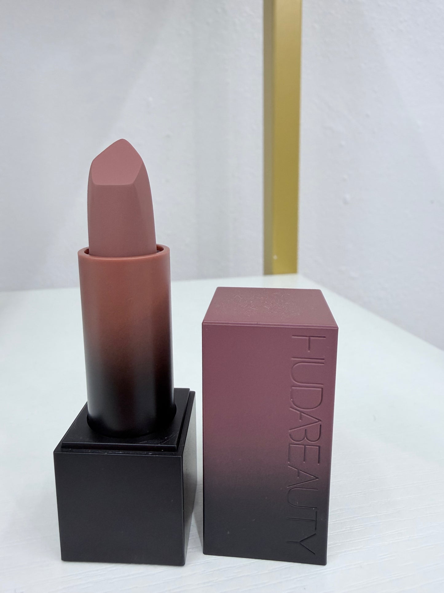 Huda Beauty  Lip Stick - Producto Original Existencias Limitadas